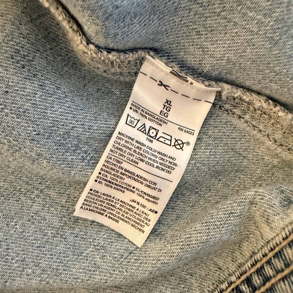 Old Navy Light Wash Distressed Denim Jacket - Picture 4 of 4